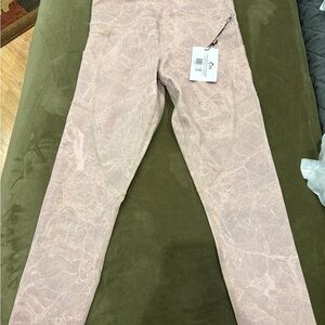 NWT 8-10 Pink Digital Granite Pocket LNT 24”